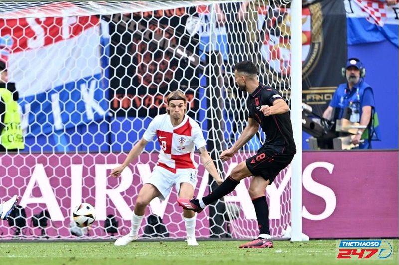 Gjasula ghi bàn gỡ hòa 2-2