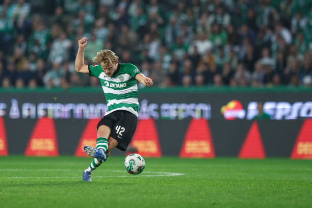 Paul Parker thúc giục Manchester United chiêu mộ Morten Hjulmand để tạo nên trục dọc Đan Mạch