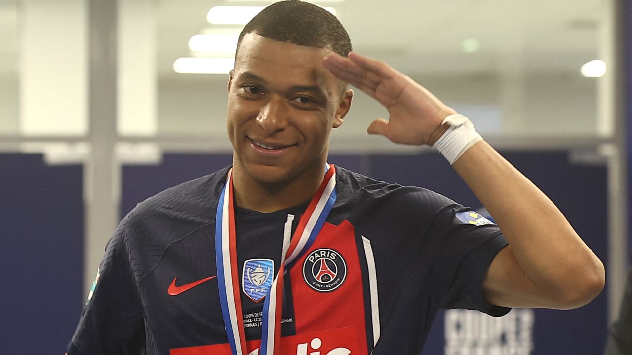 Đội hình siêu sao của Real Madrid: Mbappe đến, Modric và Vazquez gia hạn