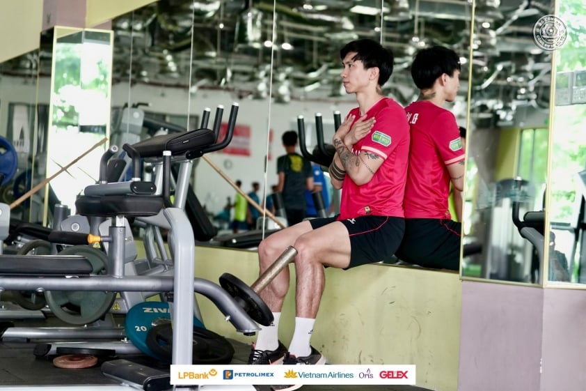 CLB Công an Hà Nội lên phương án đưa Đoàn Văn Hậu ra nước ngoài kiểm tra chấn thương