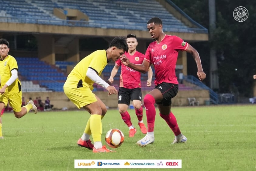 Công An Hà Nội ráo riết chuẩn bị cho mùa giải mới với trận giao hữu cùng U21 SLNA