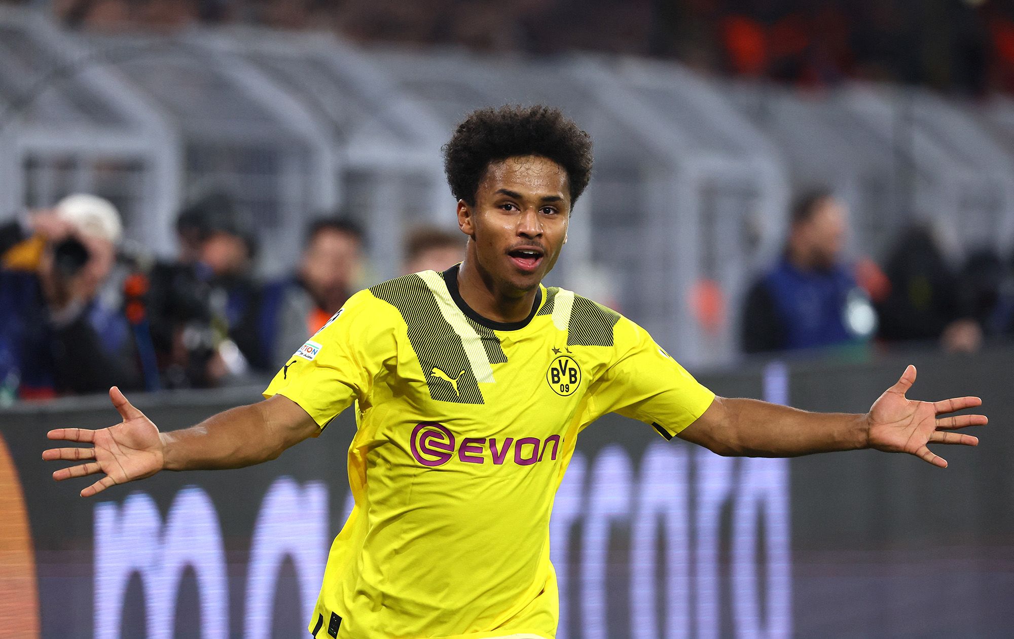 Karim Adeyemi Sẵn Sàng Rời Dortmund Sau Mùa Giải Đầy Thất Vọng