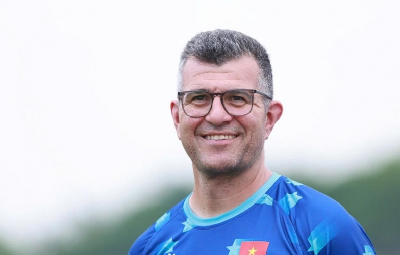HLV Cristiano Roland: Từ Huyền Thoại Sân Cỏ Hà Nội Đến Ngôi Sao Bóng Đá Trẻ Việt Nam