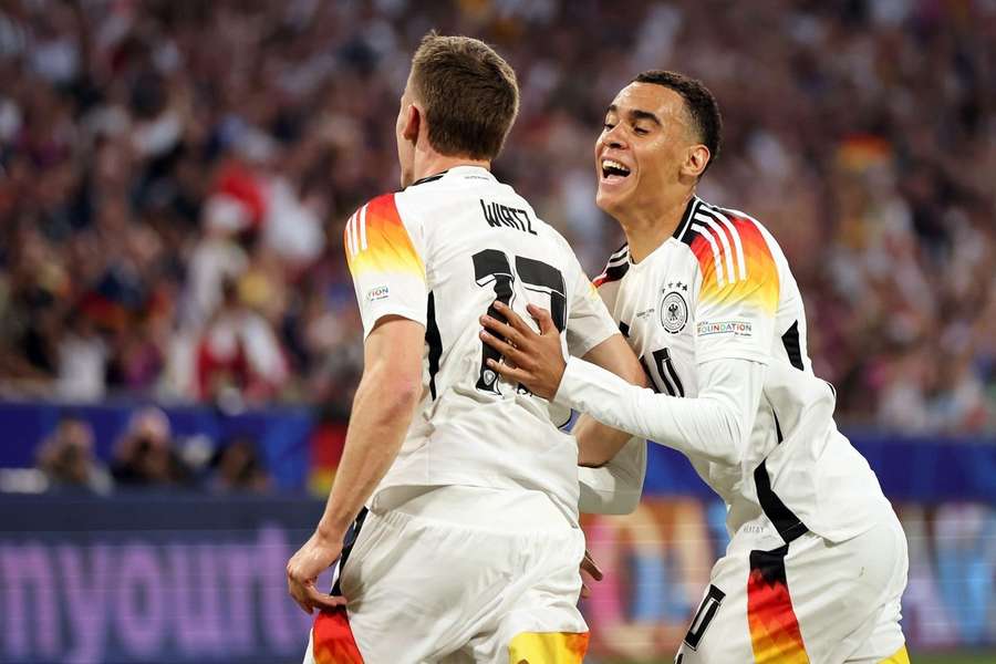 Bayern Munich nuôi mộng kết hợp bộ ba tài năng Musiala, Wirtz và Simons