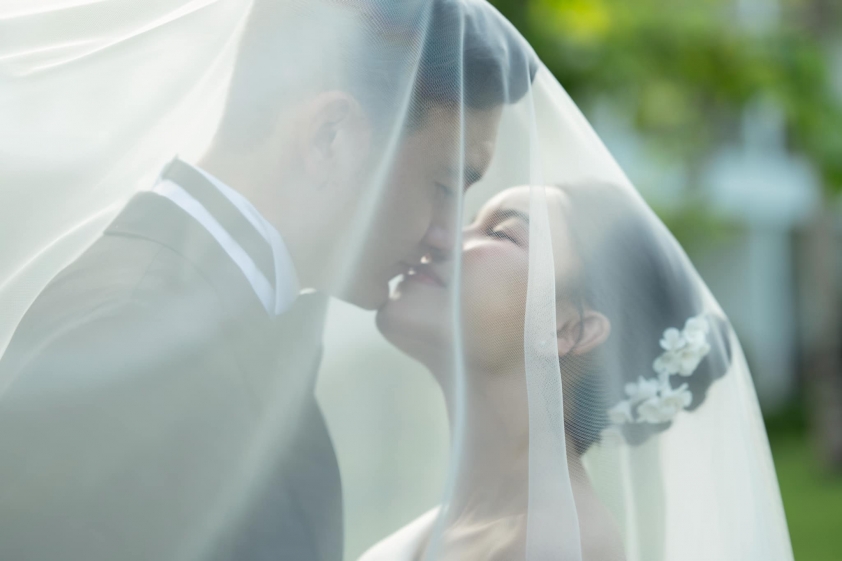 Đặng Văn Lâm rực rỡ trong bộ ảnh cưới ngập tràn hạnh phúc bên vợ yêu