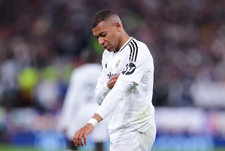 Michel Platini bày tỏ lo lắng về phong độ sa sút của Kylian Mbappe