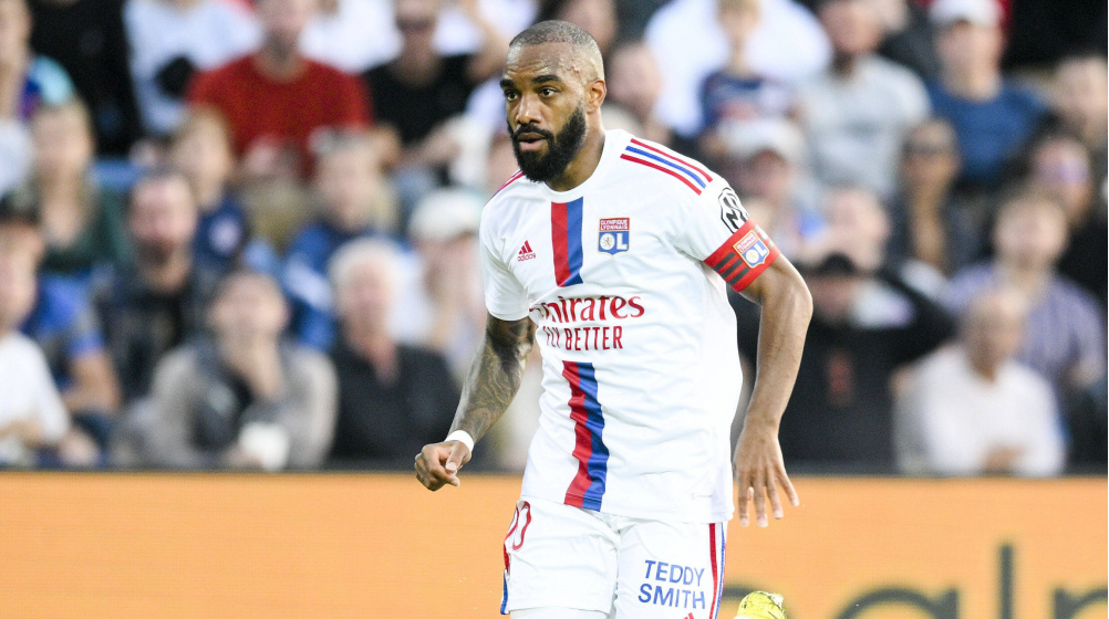 Alexandre Lacazette từ chối lời đề nghị hấp dẫn từ Saudi Arabia, quyết định gắn bó với Lyon