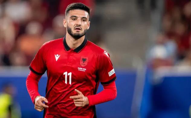 Broja tiết lộ khả năng ở lại Chelsea bất chấp lời đề nghị từ các câu lạc bộ châu Âu