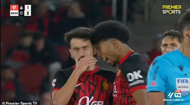 Hành vi Kỳ quái của Johan Mojica Húc đầu và Đấm đồng đội trong trận Thua Barcelona 1-5
