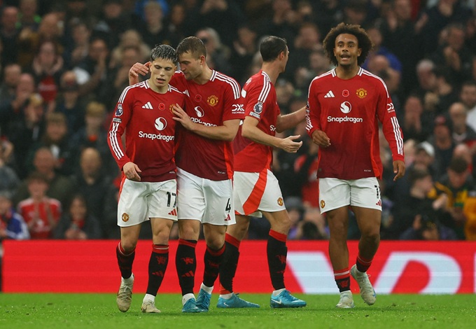 Sự hỗn loạn chưa từng thấy trong cuộc đua Premier League