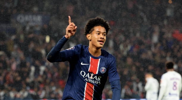 Senny Mayulu có thể ghi 3 bàn, Enrique đòi hỏi nhiều hơn từ tài năng trẻ PSG