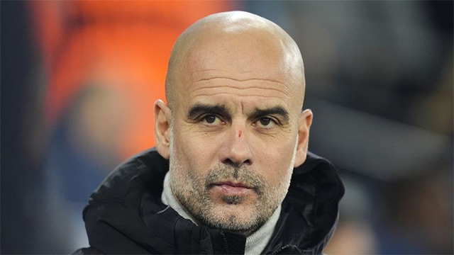 Liverpool Hứa Hẹn Thách Thức Man City Khi Đội Đương Kim Vô Địch Khủng Hoảng