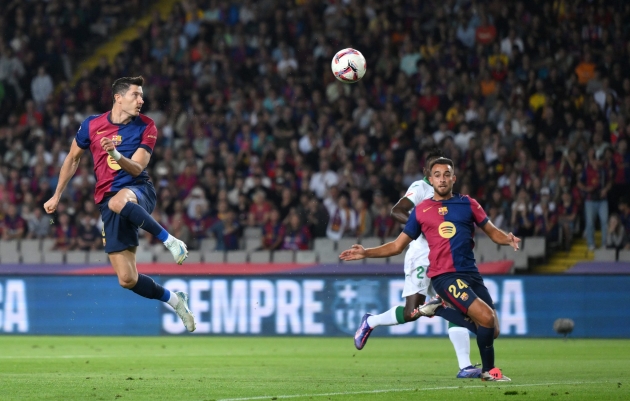 Robert Lewandowski Ngôi sao sáng giữa cơn bão tại Barcelona