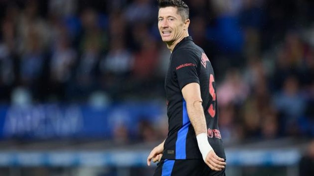 Barcelona Đặt Niềm Tin Vào Lewandowski, Chờ Đợi Thời Cơ Tìm Tiền Đạo Mới