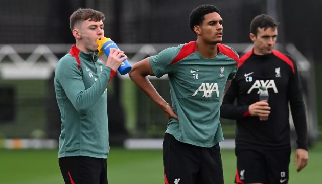 Liverpool Sẵn Sàng Đối Đầu Brighton với Màn Tập Luyện Đầy Sôi Động và Tinh Thần Đồng Đội Đạt Đỉnh