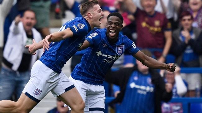Aston Villa Sẵn Sàng Tiếp Tục Vô Địch Gặp Ipswich
