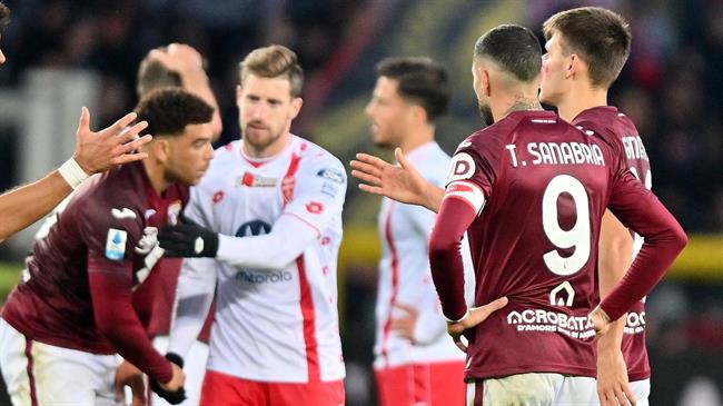 Napoli Ẵm Điểm Trọn Vẹn, Ngăn Cản Màn Trở Lại Cảm Xúc Của Claudio Ranieri