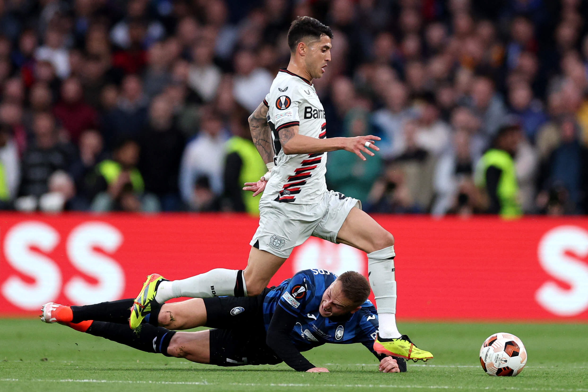 Tìm kiếm Người Kế Thừa Rodri Man City Nhắm Đến Bộ Ba Tiền Vệ Trụ Chất Lượng