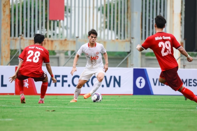 HLV Kim Sang Sik bận rộn tìm kiếm nhân sự cho ĐT Việt Nam tại VCK U21 Quốc Gia