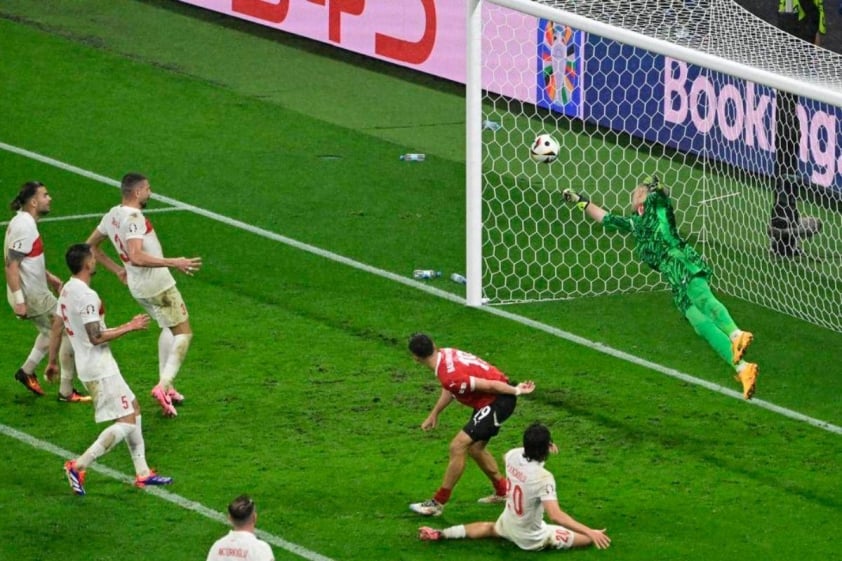 Pha cứu thua như người nhện giúp Thổ Nhĩ Kỳ vào tứ kết Euro 2024
