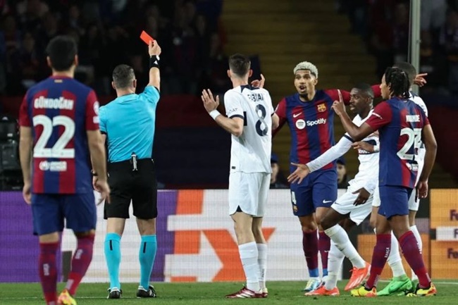 Mối Quan Hệ Rạn Nứt Giữa Araujo Và Xavi Sau Thất Bại Tại Champions League