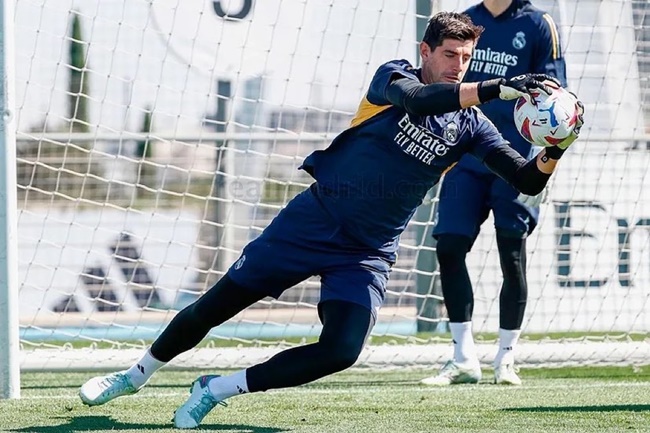 Hồi phục thần tốc, Courtois mang cú hích cho Real