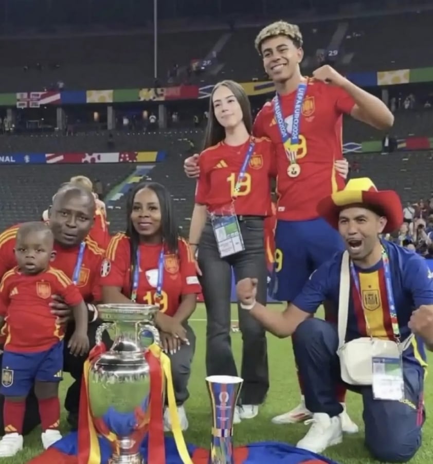 Cầu thủ trẻ Lamine Yamal xác nhận mối quan hệ với bạn gái Alex Padilla sau chức vô địch Euro 2024