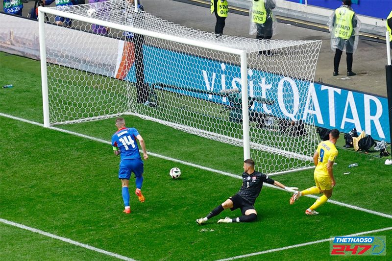 Yaremchuk đã ghi bàn ấn định chiến thắng 2-1 cho Ukraine