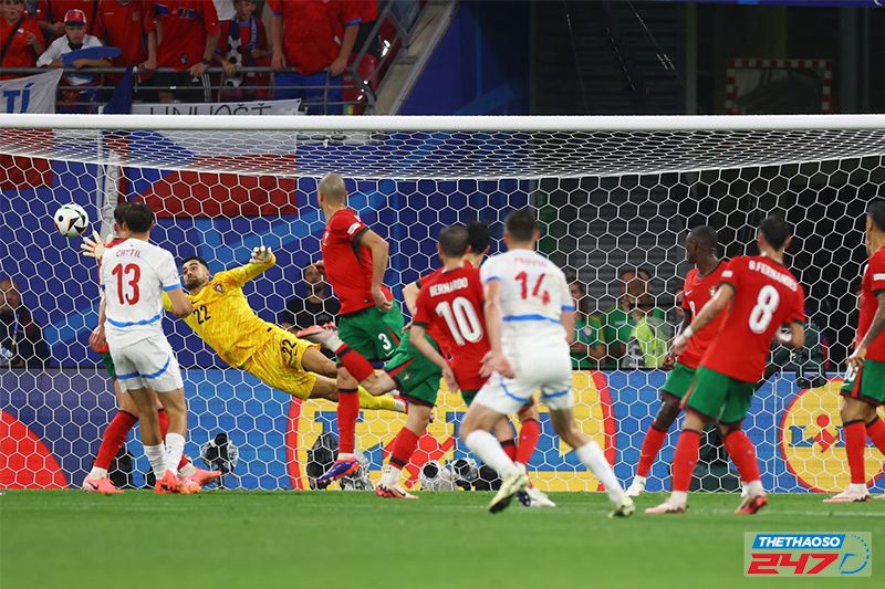 Lukas Provod mở tỷ số cho CH Séc