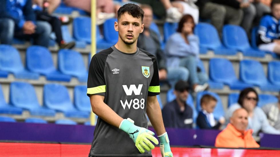 Chelsea săn đón thủ môn James Trafford để phục vụ tham vọng xây dựng đội hình mới