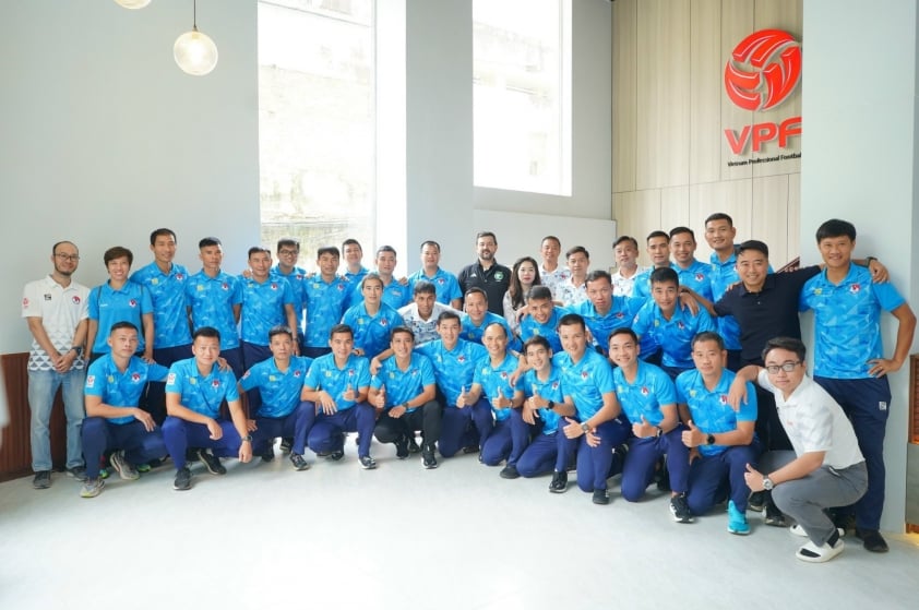 Trọng tài Việt Nam nhận lời khen về kiến thức bóng đá từ giảng viên FIFA