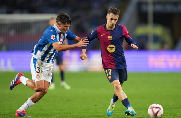 Marc Casado Ngôi sao trẻ tỏa sáng dưới thời Hansi Flick tại Barcelona