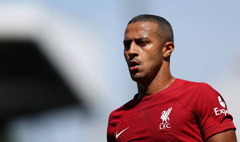 Thiago Alcantara Giao Lưu Với Hansi Flick Về Vai Trò Huấn Luyện Tiềm Năng Tại Barcelona