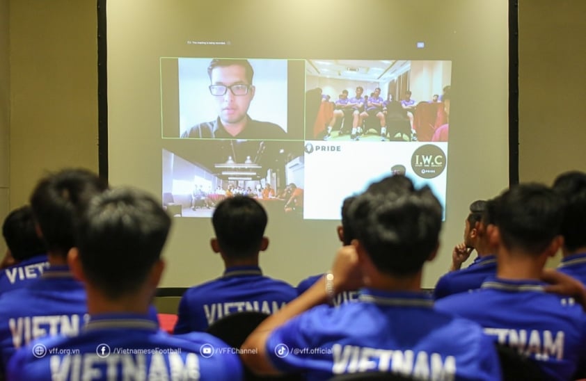 U19 Việt Nam tập trên sân không chính thức, chuẩn bị kỹ lưỡng cho giải đấu Đông Nam Á