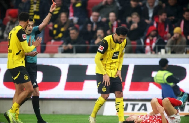Thẻ đỏ của Emre Can khiến Dortmund gục ngã trước Mainz 05 trong trận cầu căng thẳng