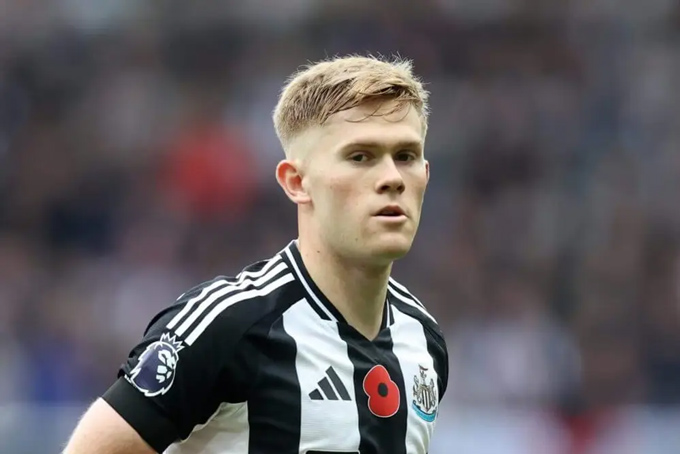 Biến động trong Đội tuyển Anh khi Hall và Harwood-Bellis được Triệu tập, trong khi Rogers bị Bỏ qua