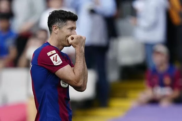 Barcelona thoát khỏi âm mưu lừa đảo trong vụ chiêu mộ Robert Lewandowski