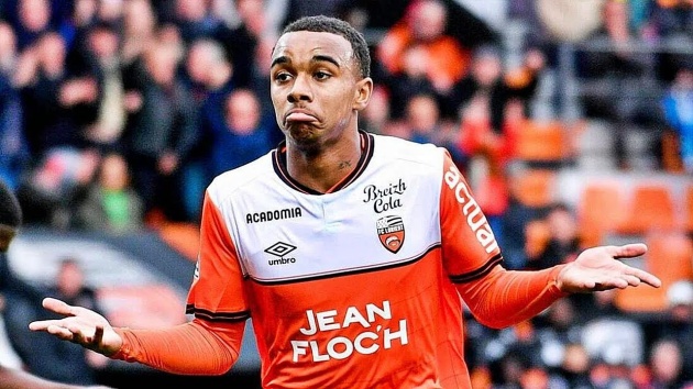 Cuộc đua giữa Real Madrid và Barcelona cho siêu sao tuổi teen người Pháp Eli Junior Kroupi