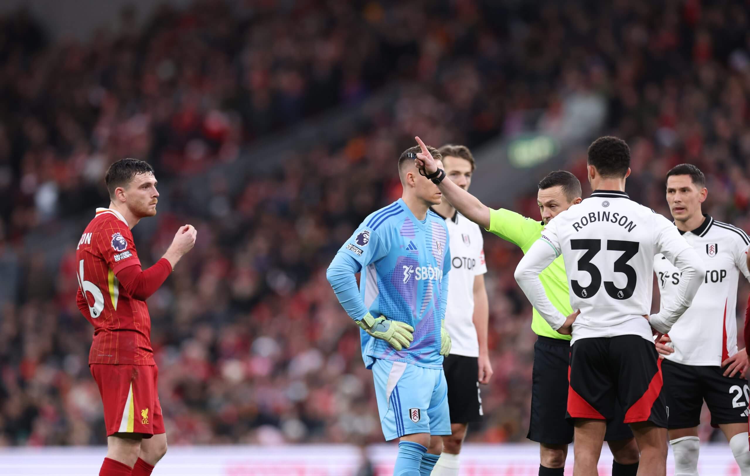 Liverpool với 10 người Thử thách khó khăn nhưng vẫn cho thấy bản lĩnh vô địch
