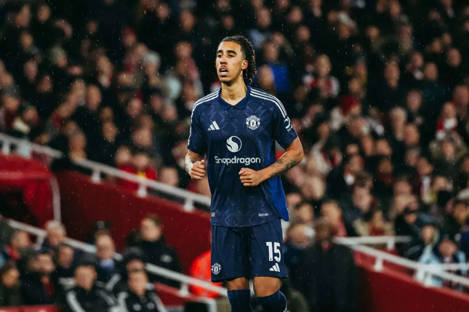 Đánh giá về các bản hợp đồng bom tấn của Man United Tăng cường hàng thủ và tấn công