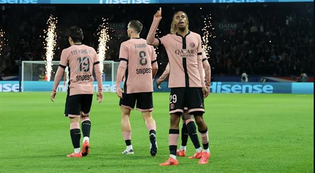 Arsenal Quyết Đấu Để Chiến Thắng PSG Trên Sân Nhà Emirates