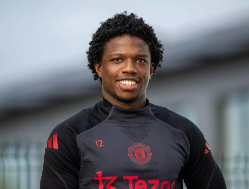 Hành động ấm áp của Casemiro Tặng huy chương vô địch FA Cup cho đồng đội Tyrell Malacia