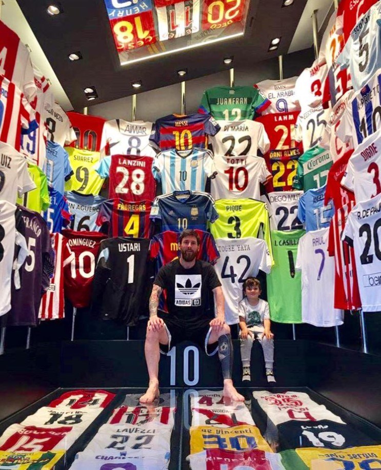 Messi - Người chiến thắng trong và ngoài sân cỏ