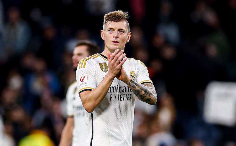 Bernd Schuster bày tỏ nỗi lo về hàng tiền vệ Real Madrid khi Toni Kroos ra đi