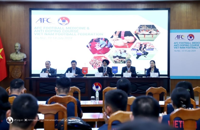 AFC tổ chức chương trình tập huấn y tế thể thao toàn diện cho đội ngũ y tế bóng đá Việt Nam