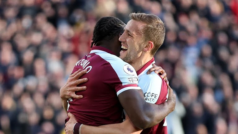 3 điểm có được giúp Búa Tạ tạo ra sức ép lớn đối với CLB Man United