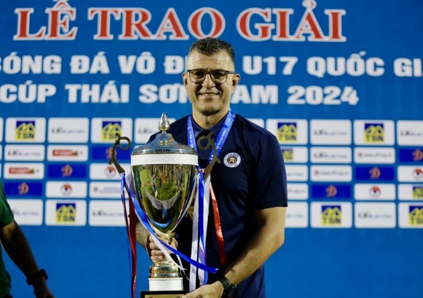 U17 Hà Nội đăng quang ngôi vô địch quốc gia dưới sự dẫn dắt của HLV Cristiano Roland