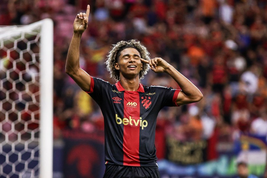 Chelsea Tiến Gần Đến Việc Đảm Bảo Hậu Vệ Trẻ Tuổi Pedro Lima của Nam Mỹ