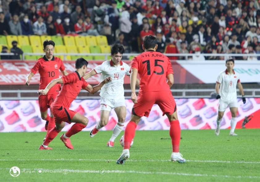 ĐT Việt Nam lên đường sang Hàn Quốc tập huấn trước thềm AFF Cup 2024