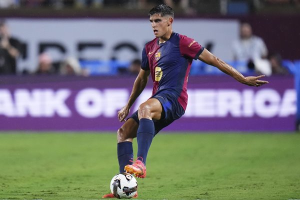 Tương lai tươi sáng cho hậu vệ trẻ Gerard Martin tại Barcelona